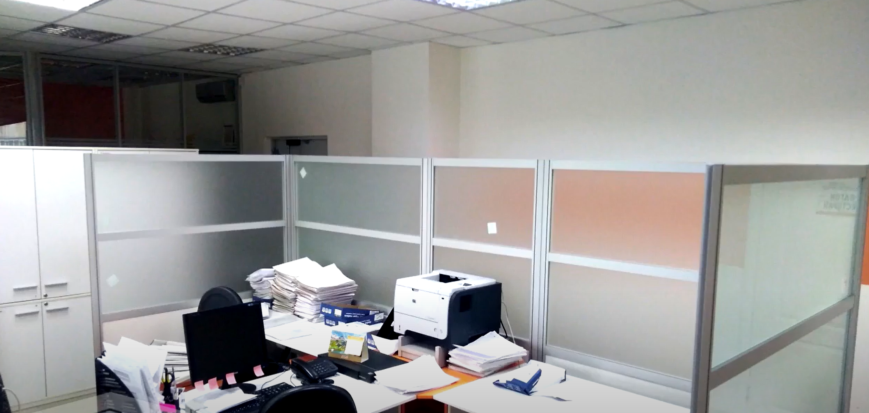 Установка мобильных офисных перегородок